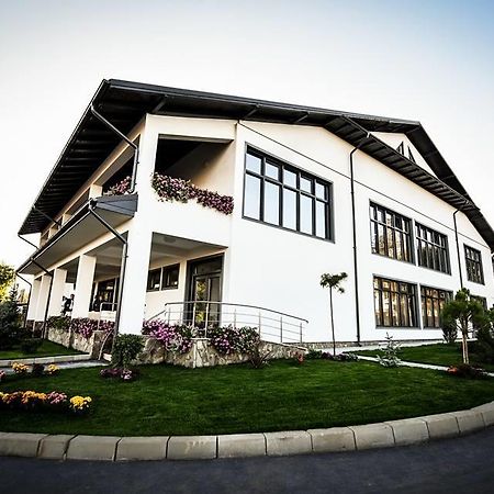 Condor Resort Dulcesti Luaran gambar