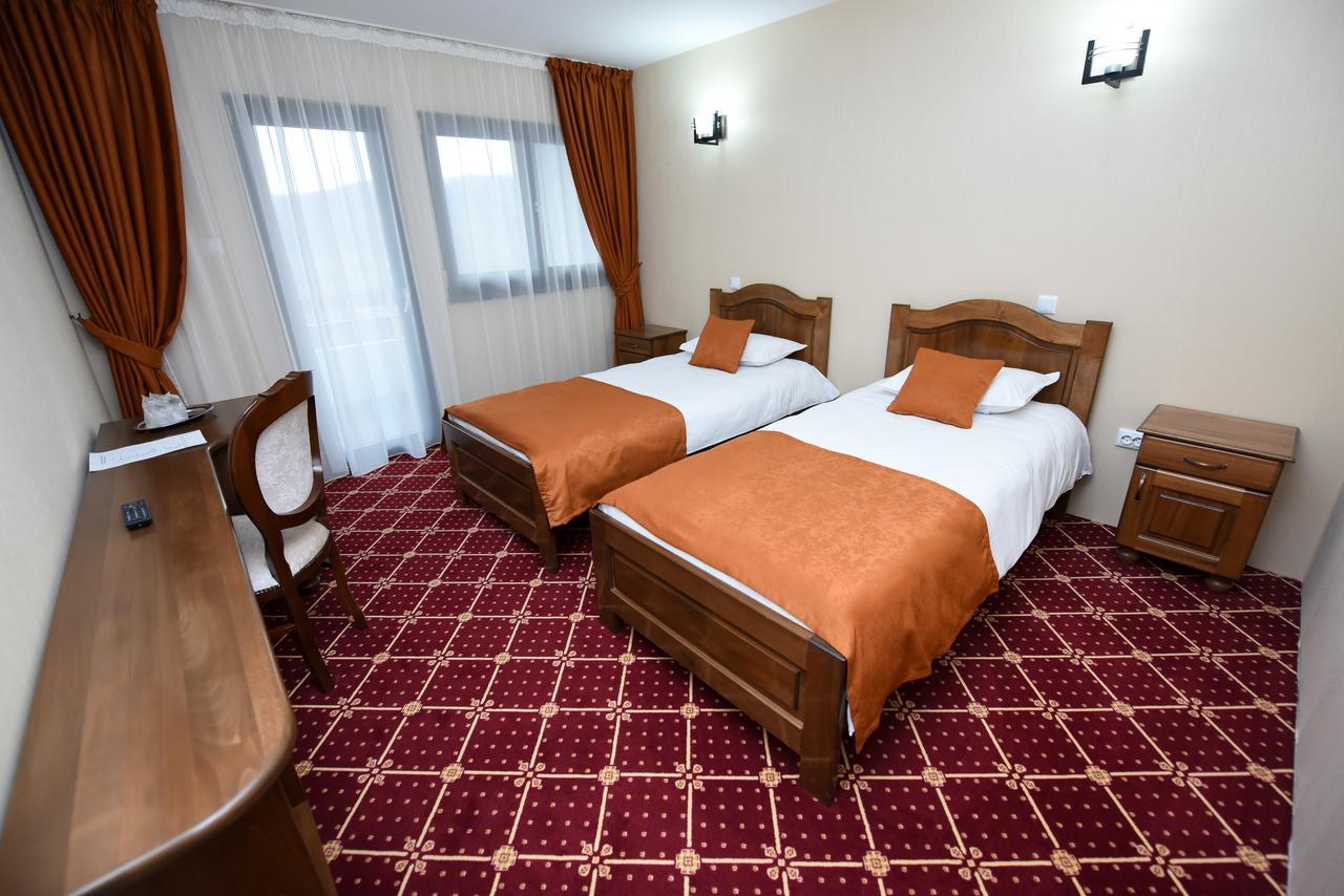 Condor Resort Dulcesti Luaran gambar