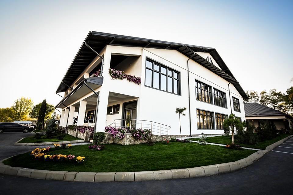 Condor Resort Dulcesti Luaran gambar